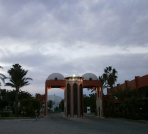 DUNKLE WOLKEN hängen derzeit noch über der politischen Zukunft Ägyptens.              Foto: psk