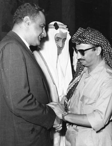 GAMAL ABDEL NASSER (links; hier mit König Feisal von Saudi-Arabien und PLO-Führer Jassir Arafat) verordnete Ägypten eins die volle Autarkie. Foto: Al Ahram