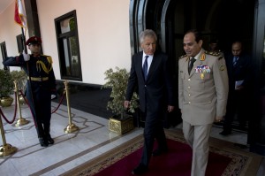 Der neue Präsident Ägyptens? Abdel Fatah al Sisi mit US-Verteidigungsminister Chuck Hagel. Foto: Erin A. Kirk-Cuomo (CC BY 2.0)